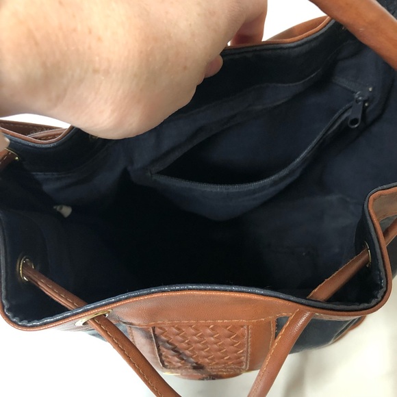 Dolce Vita Leather Bucket Bag w Removable Strap - Picture 8 of 8